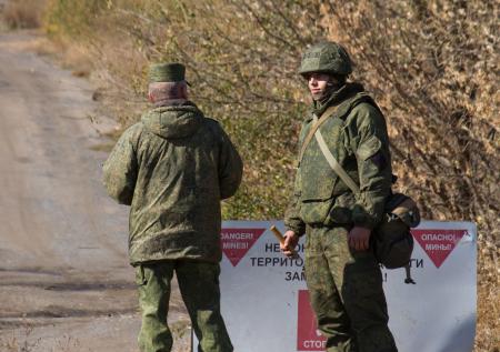 Киев пересмотрит дату отвода сил в Петровском из-за обстрелов