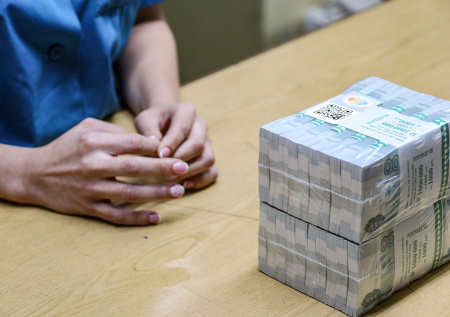 Власти Абхазии нашли средства на зарплаты бюджетникам