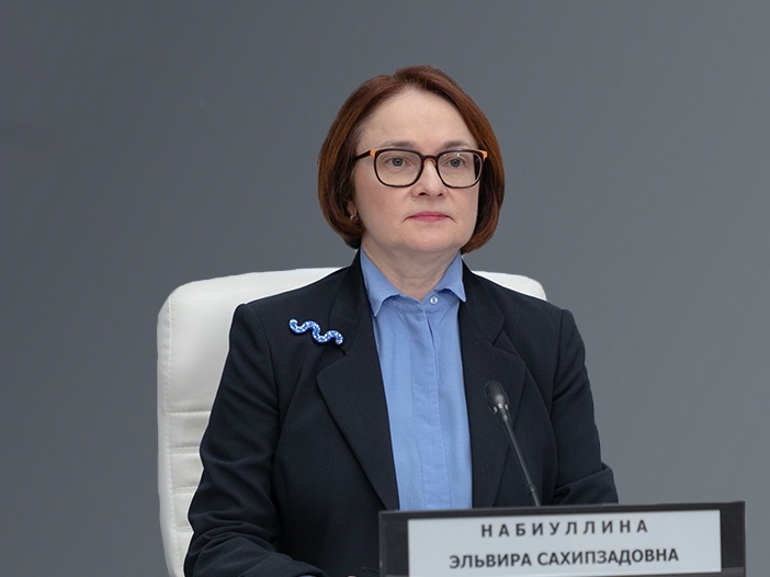 Брошь в виде волны — символ продолжающейся пандемии