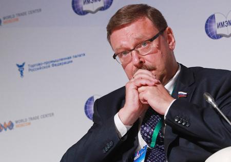 Косачев пообещал защищать задержанного в США россиянина