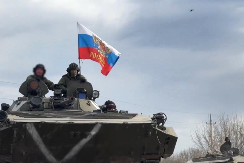 Продвижение подразделений ВС РФ через освобождённые от украинских националистических вооружённых формирований населенные пункты Харьковской области в ходе проведения специальной военной операции