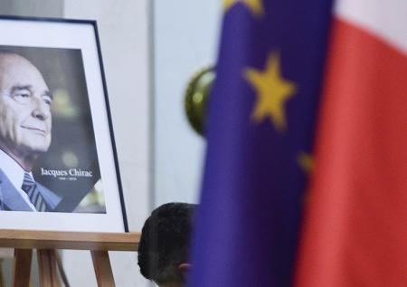 Песков не исключил поездки Путина на похороны Ширака