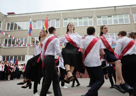 Стало известно, почему запретили отмечать выпускные в школах