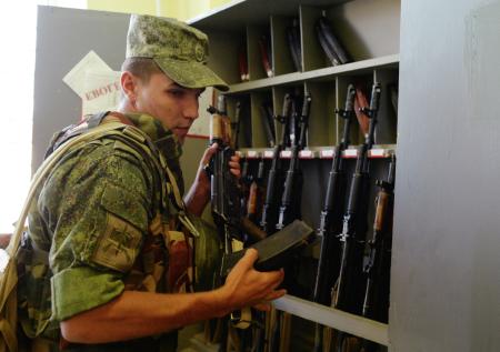 Трое мужчин напали на воинскую часть в Брянской области