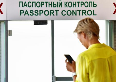 Для граждан Евросоюза отменили льготы при оформлении российских виз