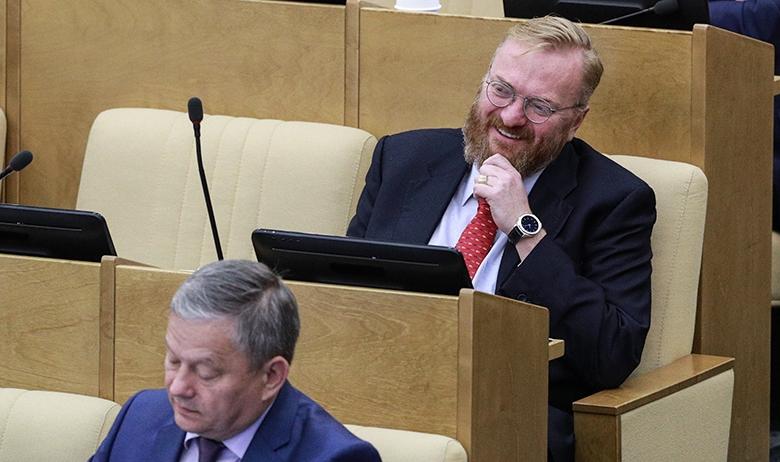 Виталий Милонов (справа)