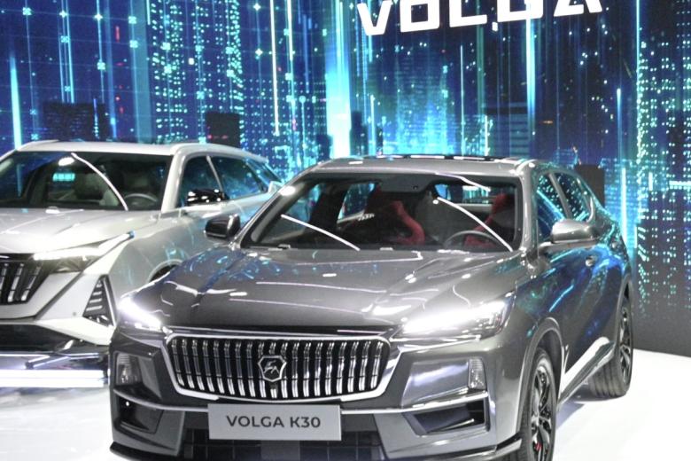 Новый автомобиль Volga К30 в павильоне марки VOLGA на выставке IX конференции «Цифровая индустрия промышленной России» в Нижнем Новгороде