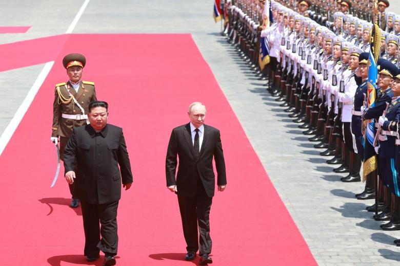 Церемония официальной встречи Владимира Путина с председателем государственных дел Корейской Народно-Демократической Республики Ким Чен Ыном