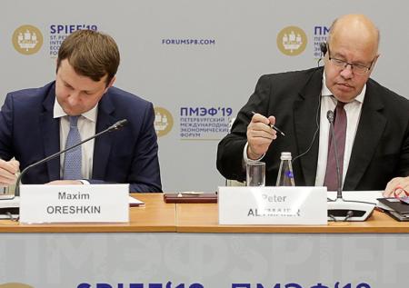 Орешкин не исключил введения единой валюты России и Белоруссии
