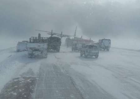 Самолёт Ан-12 получил повреждения при посадке на аэродроме на Курилах