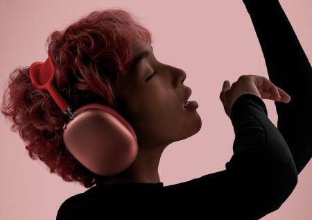 Apple представила накладные наушники AirPods Max за 63 тысячи рублей