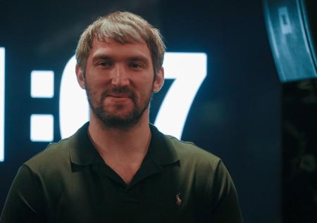 Овечкин щелчком шайбы «нокаутировал» вратаря в матче НХЛ