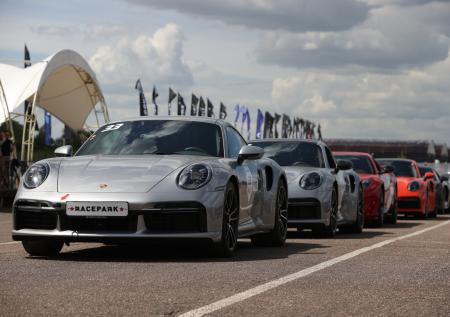 «Porsche против McLaren»: как открылся фестиваль суперкаров Unlim 500+