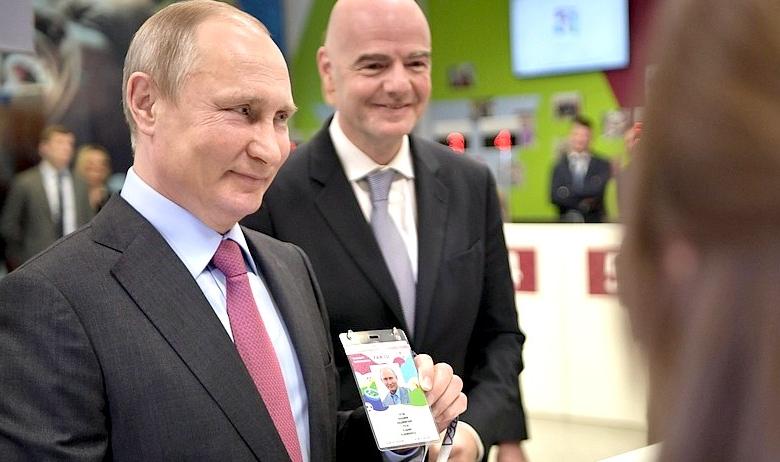 Президент РФ Владимир Путин и глава ФИФА Джанни Инфантино