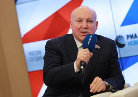 Путин освободил Мезенцева от обязанностей члена коллегии МИД России