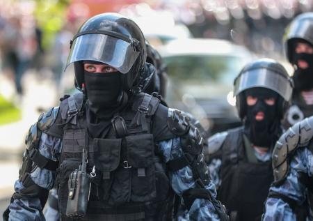 В Петербурге росгвардейцы окружили Апраксин Двор