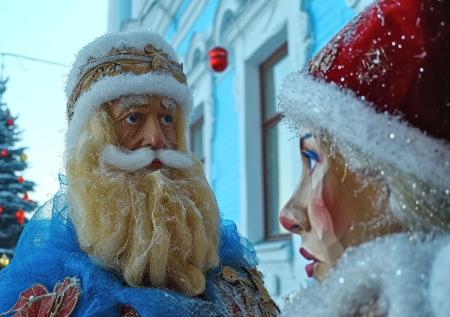 Установленные в Артеме фигуры Деда Мороза и Снегурочки напугали жителей