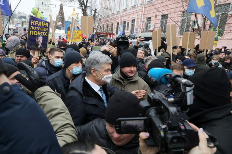 Пётр Порошенко в окружении членов партии «Европейская солидарность» 