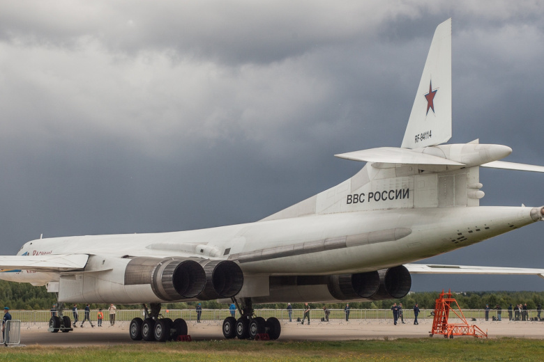 Самолёт Ту-160