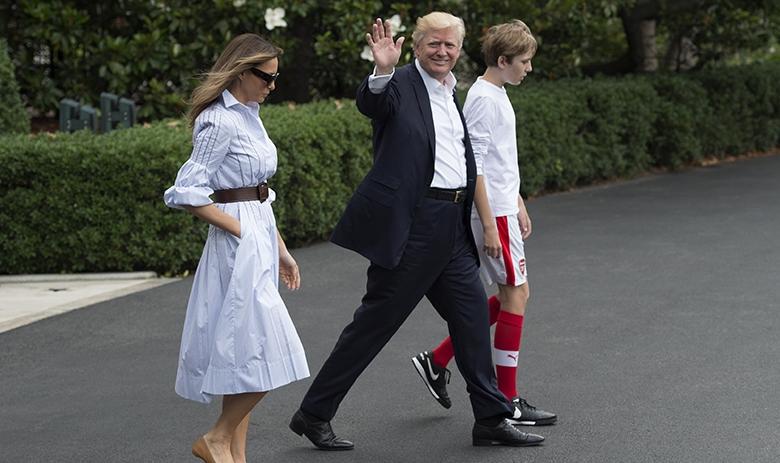 Президент США Дональд Трамп (в центре)