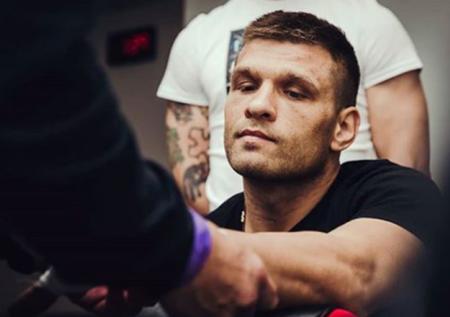 Деревянченко не смог победить Джермалла Чарло и стать чемпионом мира