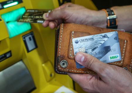 Почему банки стали выдавать меньше потребкредитов