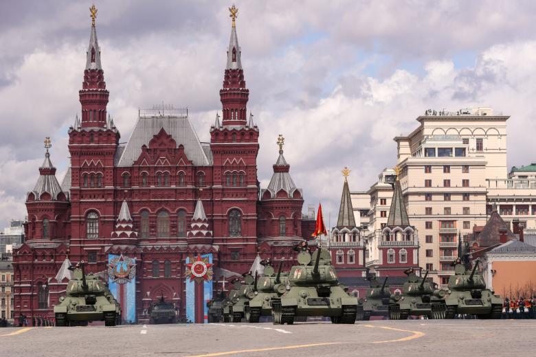 Танк Т-34-85 во время генеральной репетиции парада в честь 76-й годовщины победы в Великой Отечественной войне в Москве, архивное фото