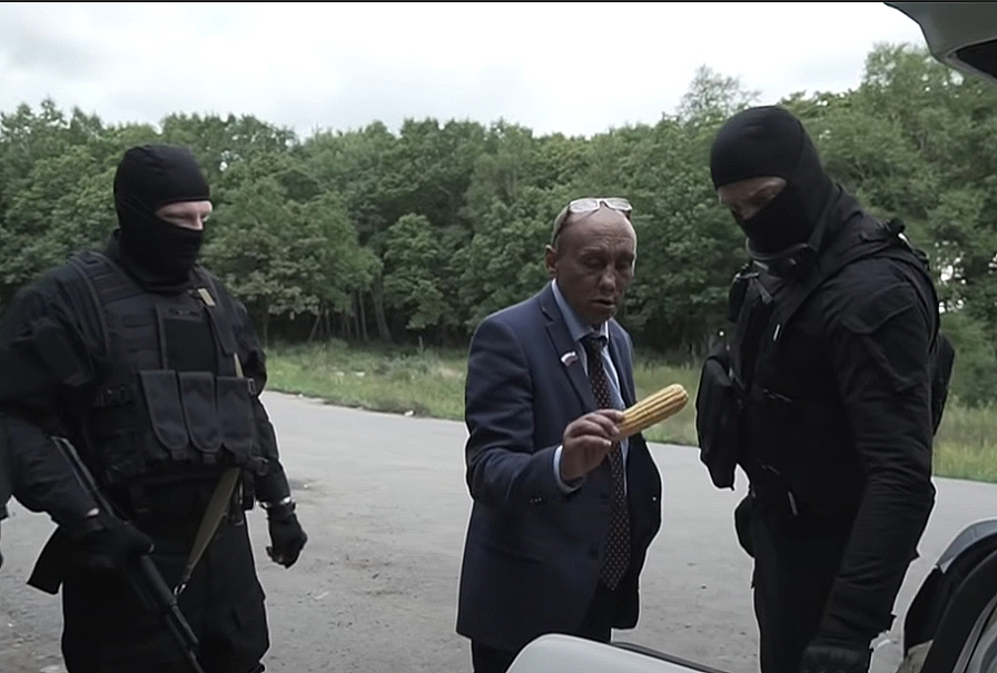 Кадр из шоу про вымышленного председателя Уссурийского района Виталия Наливкина