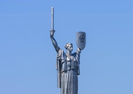 В Киеве предложили сохранить снятый с «Родины-матери» герб СССР
