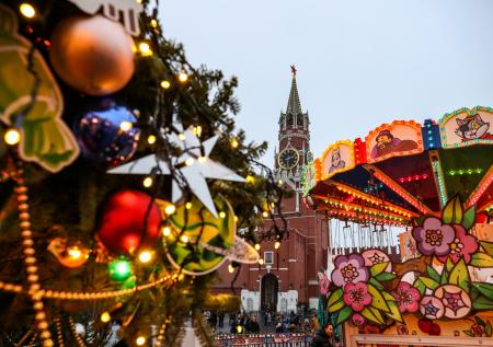 Ярмарка в центре Москвы: весело, ярко, красиво