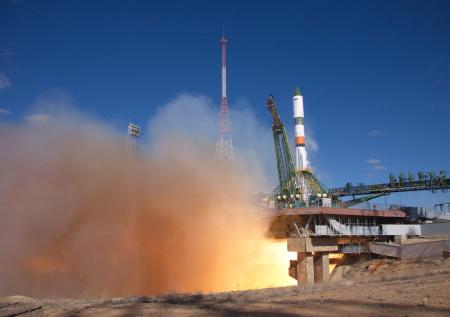 Роскосмос может начать украшать ракеты хохломой и гжелью