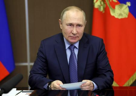 Политолог рассказал, зачем Путин расширяет безвизовый режим для иностранцев