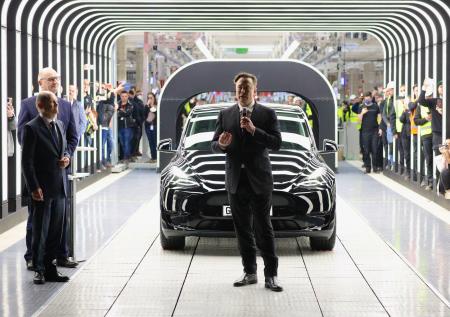 Маск потерял $16,9 млрд на фоне грядущего сокращения штата Tesla