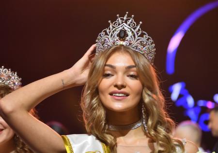 Победительницу конкурса «Краса России — 2021» избили в караоке-клубе