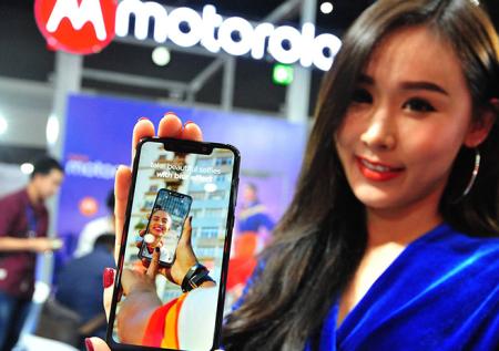 Рендеры неизвестного смартфона Motorola появились в Сети