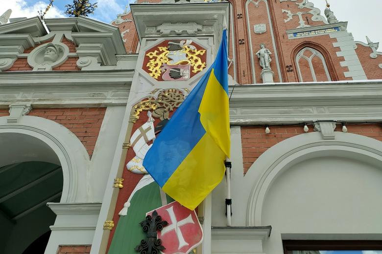Украинский флаг на здании Рижской мэрии