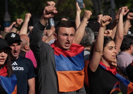 Противники Пашиняна провели акцию протеста у Генпрокуратуры в Ереване