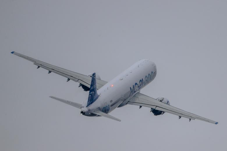 Пассажирский самолёт МС-21