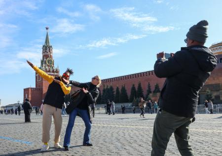 Стало известно, какие иностранцы ездят в Москву чаще всего
