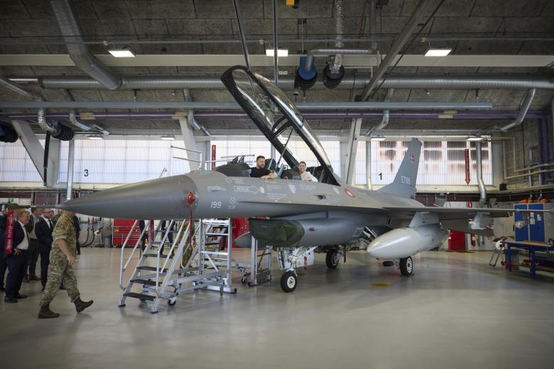 Истребитель F-16