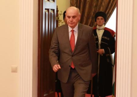 Ветераны-оппозиционеры призвали президента Абхазии уйти в отставку 