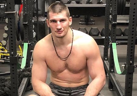 Боксёр Папин рассказал, как принял титульный бой, находясь в отпуске