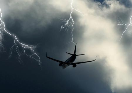 Мэр Североморска рассказал о двух ударах молнии в SSJ 100
