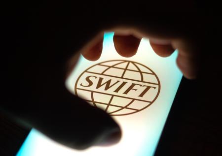Россия и Иран объединят системы передачи финансовых сообщений в обход SWIFT