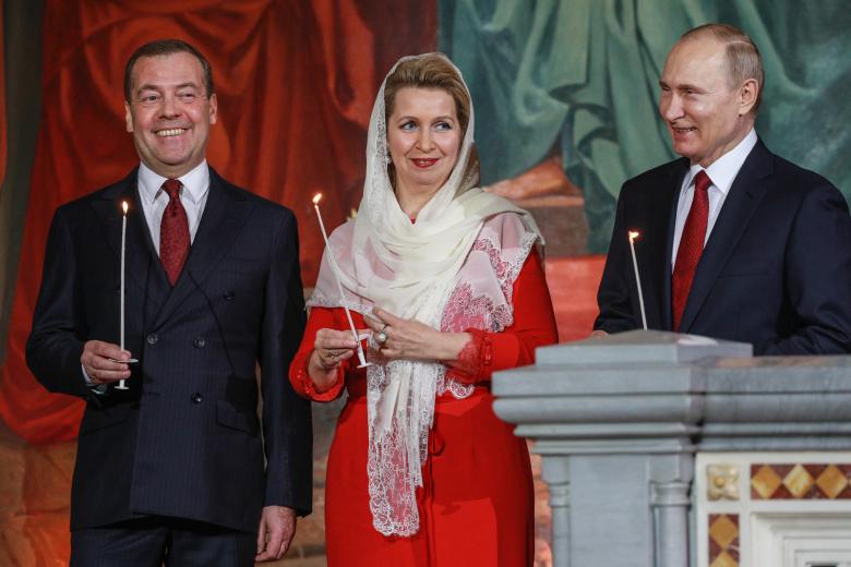 Дмитрий Медведев с женой Светланой и Владимир Путин