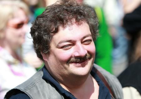 Писатель Быков впервые показал сына от молодой супруги