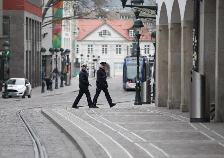 В Германии запретят собираться больше чем по двое