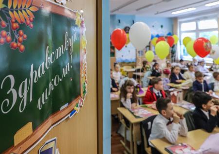 Психолог оценил влияние школы на психику детей