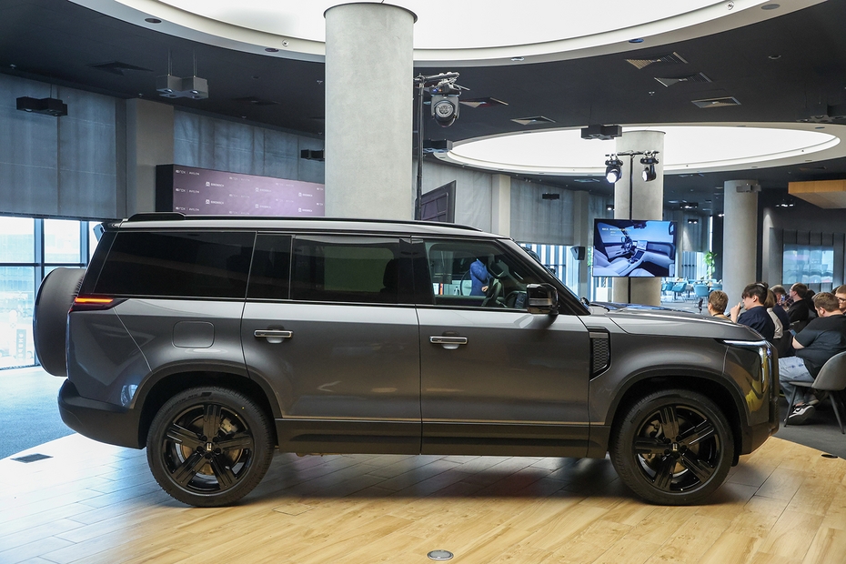 Автомобиль ROX 01 в дилерском центре АГ «Авилон»