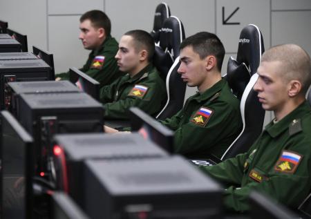 Эксперт призвал создать в России объединенную группировку кибервойск